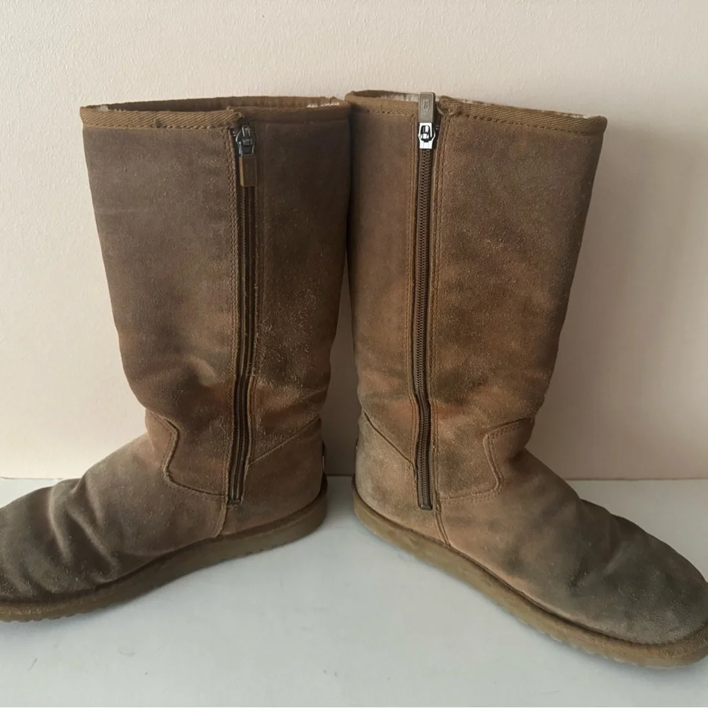 UGG real shearling suede leather Winter Boots with Side Zipper. Size: 8